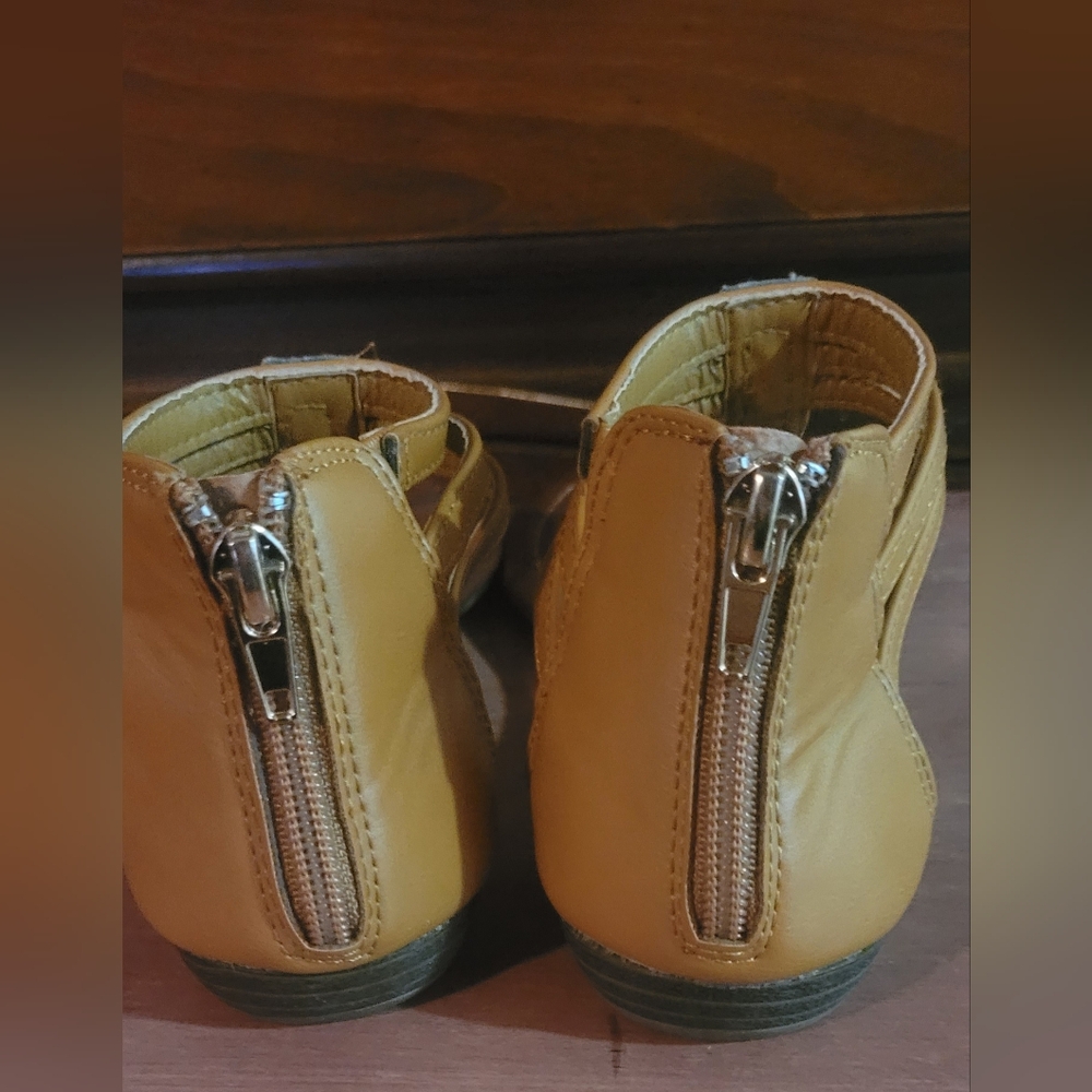Girls Sandals - Picture 7 of 8